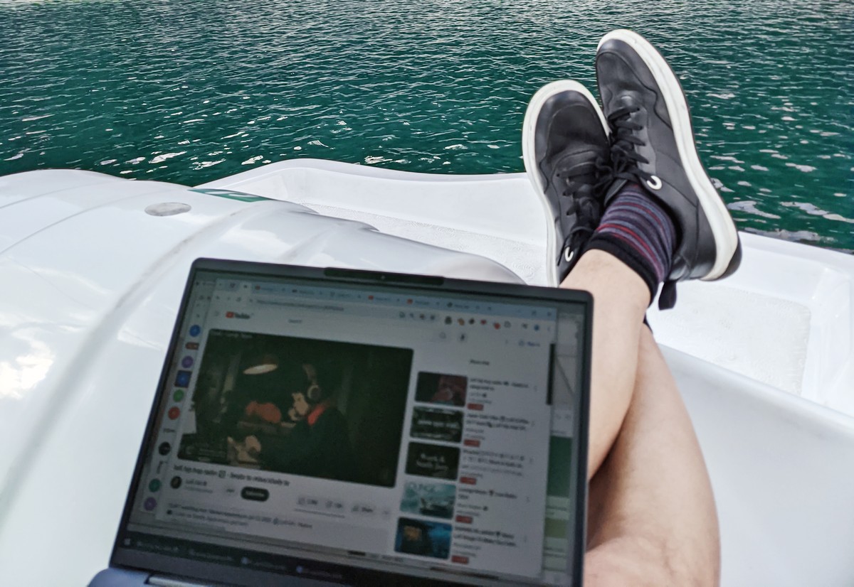 outdoors-laptop-test
