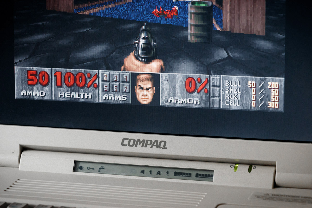 doom-on-compaq-lte-5400-closeup